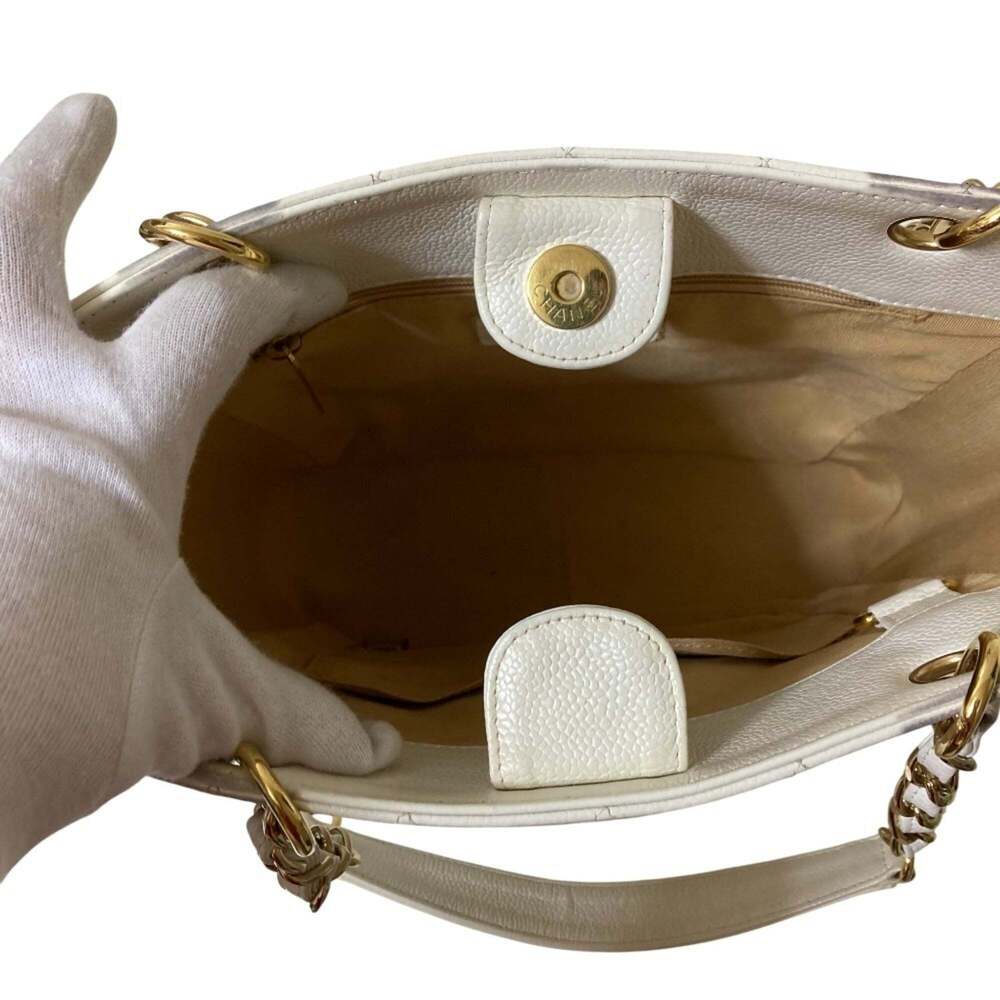 CHANEL White Caviar Leather Logo Shoulder Bag - Picture 5 of 16